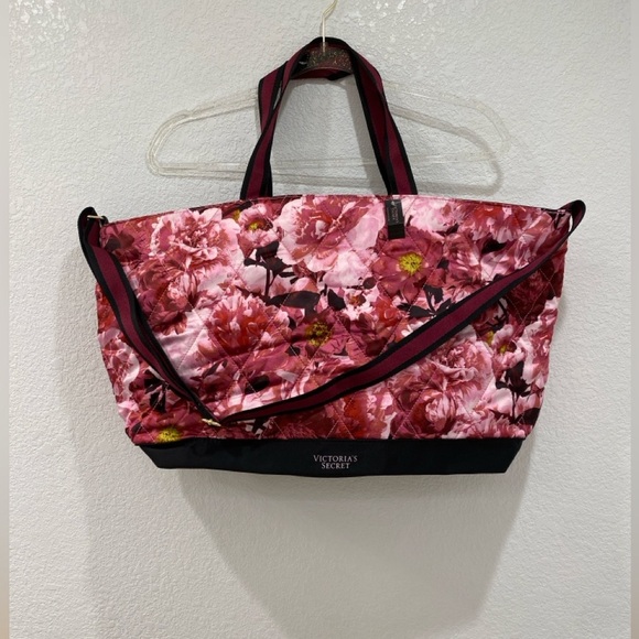 VICTORIA'S SECRET Quilted Nylon Weekender Bag NWT - Picture 2 of 4